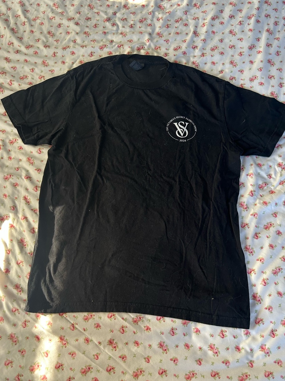 VICTORIAS SECRET Black Short-Sleeve Graphic Crewneck T-Shirt